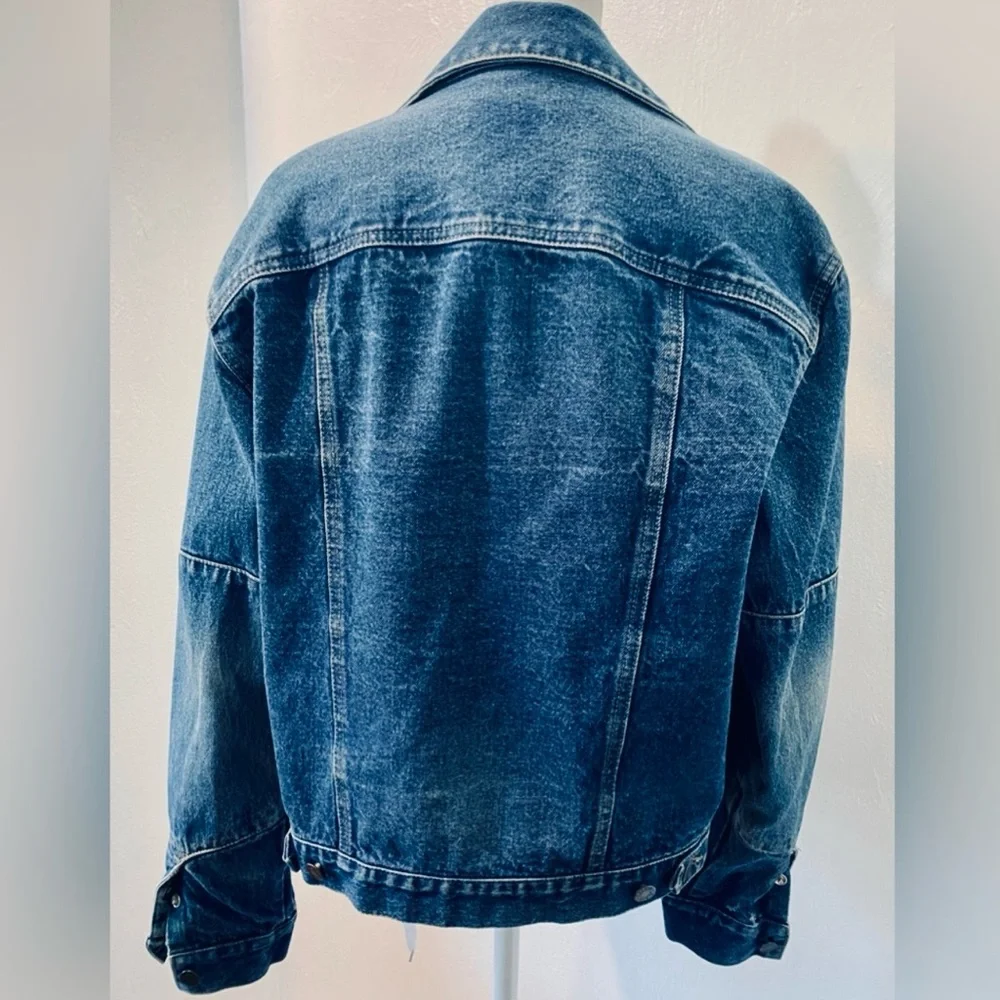 Vintage 80s Durable blue classic trucker jacket.Somewhat distressed.Size M
